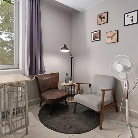 Spacious Guest Near Historic Market - 5 Min Walk בית הארחה ברוז'