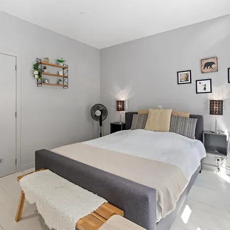 Spacious Guest Near Historic Market - 5 Min Walk * ברוז'