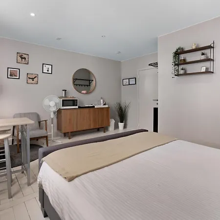Vendégház Spacious Guest Near Historic Market - 5 Min Walk