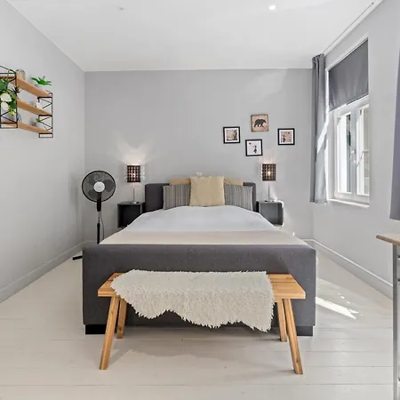 Spacious Guest Near Historic Market - 5 Min Walk Vendégház