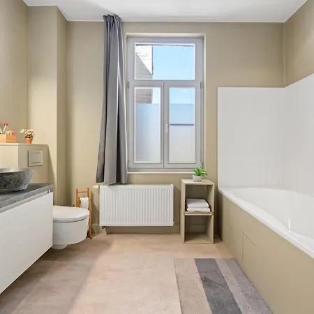 Spacious Guest Near Historic Market - 5 Min Walk Vendégház